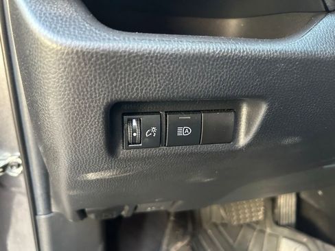 Used 2022 Toyota RAV4 LE FWD image 18