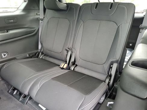 New 2025 Jeep Grand Cherokee L Laredo w/ Luxury Tech Group I image 17