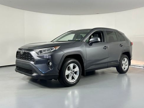 Used 2021 Toyota RAV4 XLE image 3