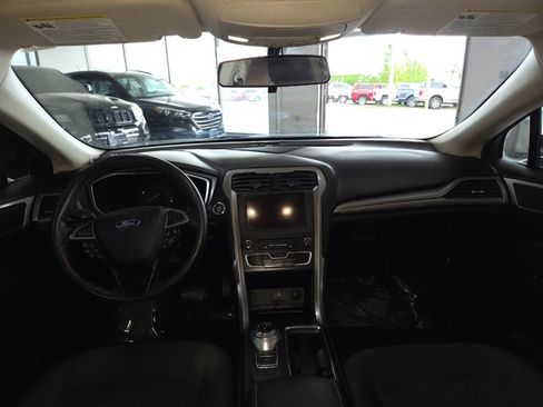 Used 2017 Ford Fusion SE w/ Fusion SE Technology Package FWD image 24