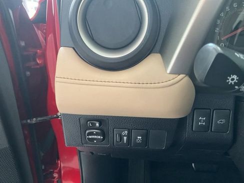 Used 2015 Toyota RAV4 Limited AWD/4WD image 9