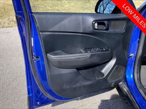 Used 2025 Hyundai Venue Limited FWD image 22