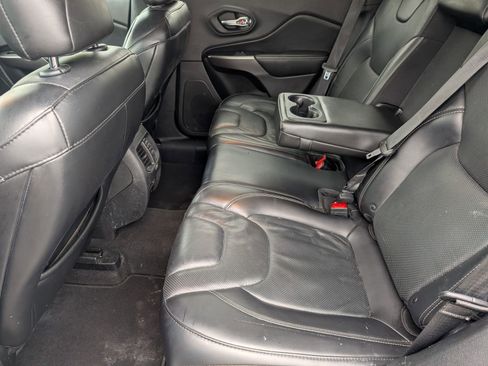 Used 2019 Jeep Cherokee Limited image 7