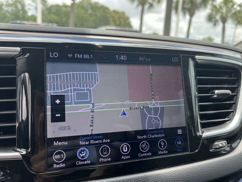 Used 2019 Chrysler Pacifica Touring-L Plus FWD image 24