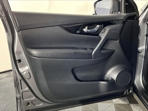 Used 2021 Nissan Rogue Sport SL w/ Premium Package image 21