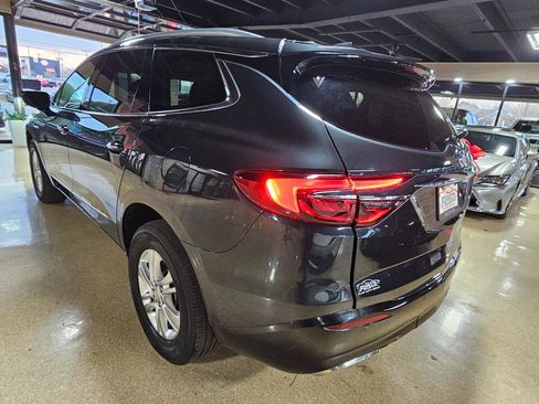 Used 2020 Buick Enclave Essence image 5