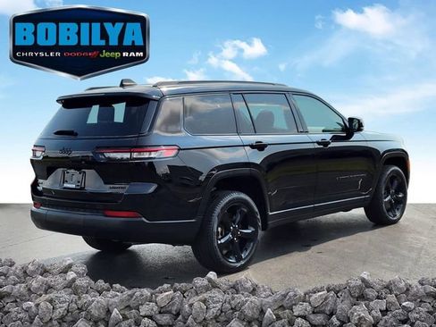 Used 2025 Jeep Grand Cherokee L Limited w/ Black Appearance Package AWD/4WD image 3