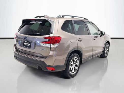 Used 2022 Subaru Forester Premium AWD/4WD image 9