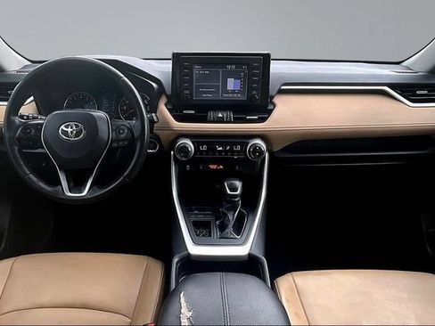 Used 2019 Toyota RAV4 XLE Premium w/ Cold Weather Package FWD image 7