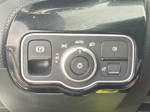 Used 2025 Mercedes-Benz CLA 250 image 22