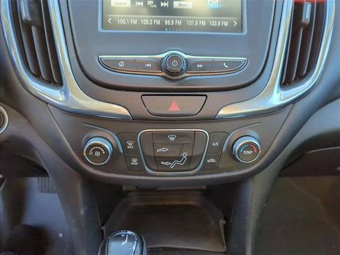 Used 2018 Chevrolet Equinox LT image 21