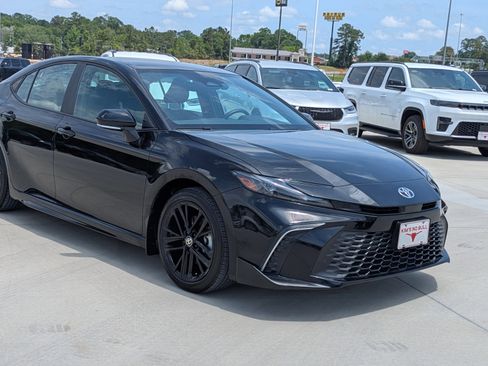 Used 2025 Toyota Camry SE FWD image 7