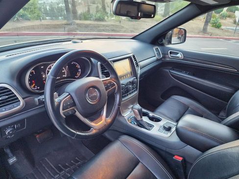 Used 2016 Jeep Grand Cherokee Limited w/ Luxury Group II image 30