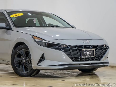 Used 2022 Hyundai Elantra SEL FWD image 2