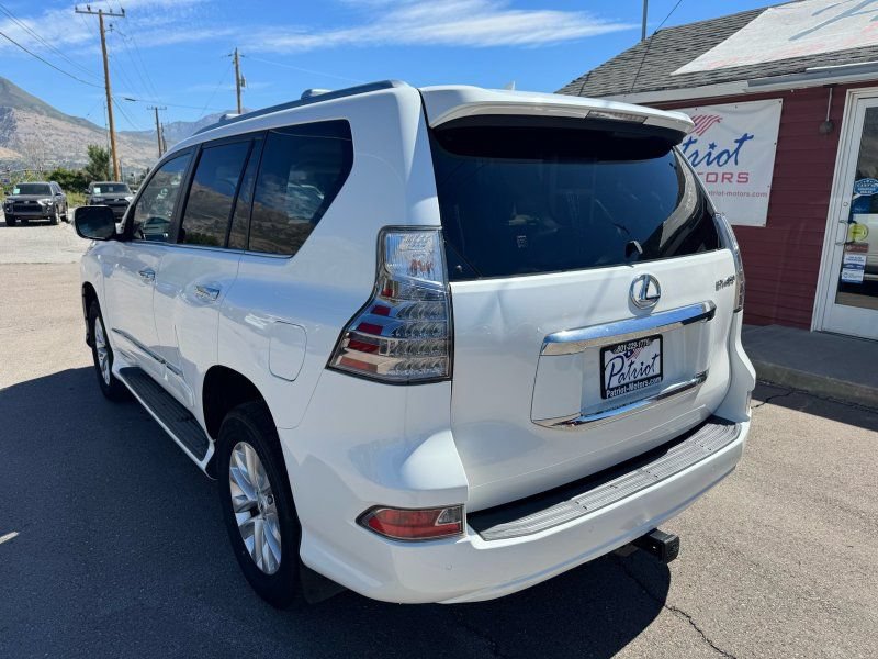 Used 2014 Lexus GX 460 w/ Premium Package AWD/4WD image 3