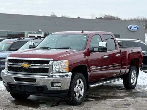 Used 2014 Chevrolet Silverado 2500 LT w/ Custom Sport Truck Package image 28