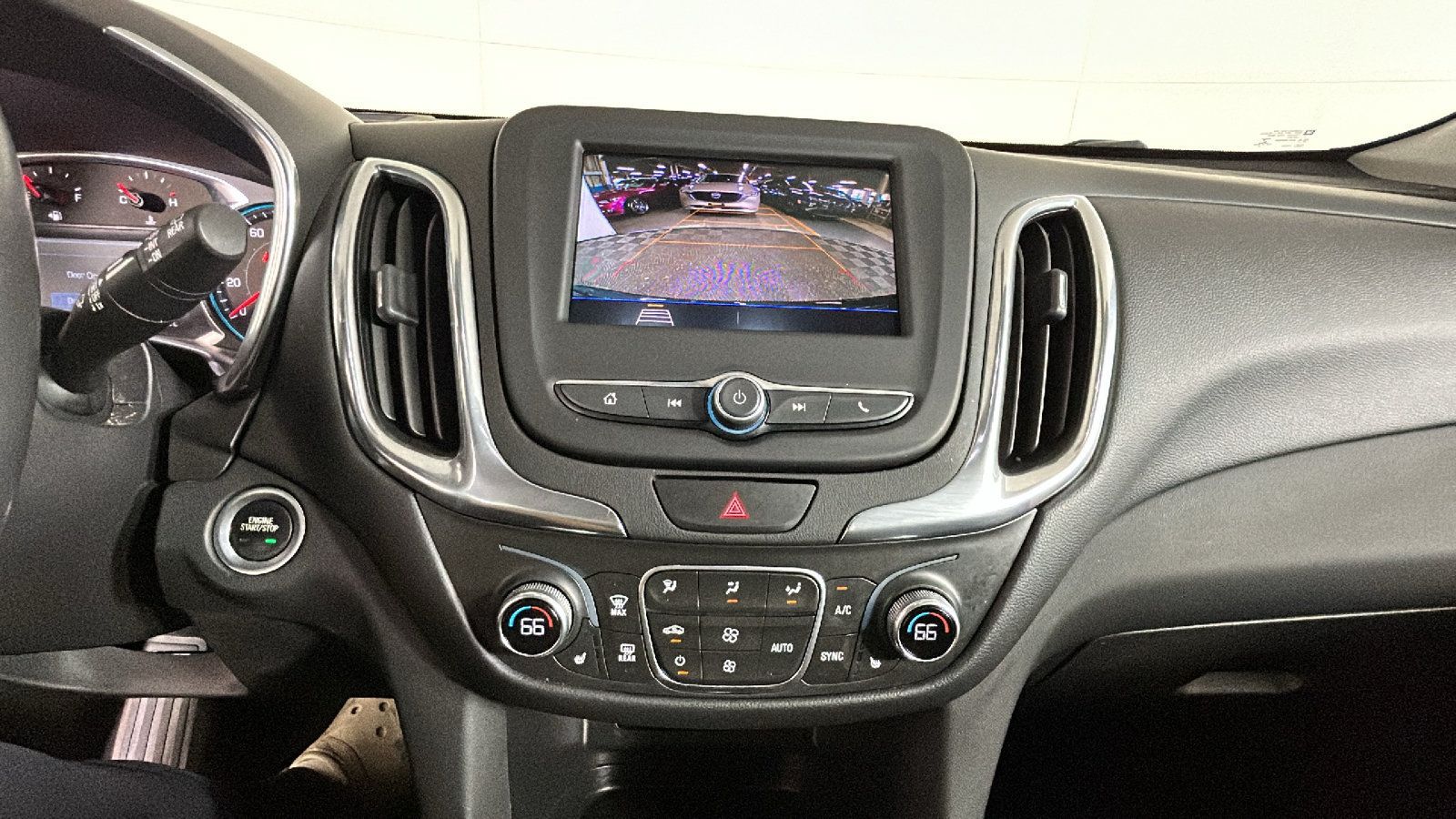 Used 2020 Chevrolet Equinox LT FWD image 28