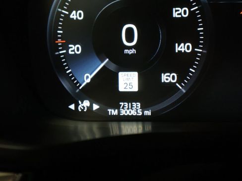 Used 2018 Volvo XC60 T5 Momentum w/ Convenience Package image 38