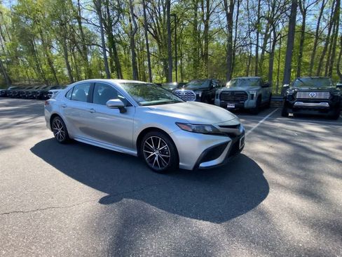 Used 2024 Toyota Camry SE FWD image 5