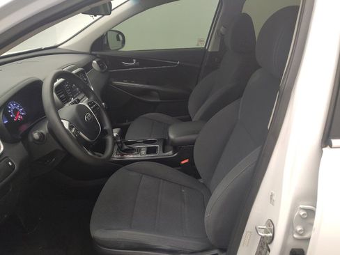 Used 2020 Kia Sorento LX image 17