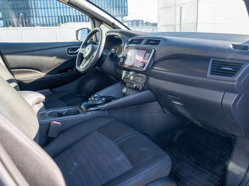 Used 2022 Nissan Leaf SV FWD image 25