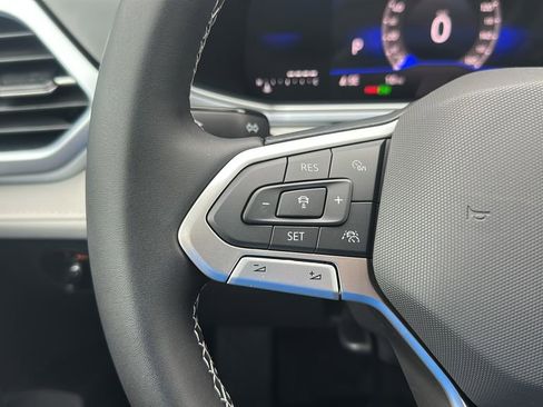 New 2026 Volkswagen Taos SE FWD image 29