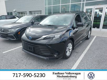 Used 2025 Toyota Sienna XLE