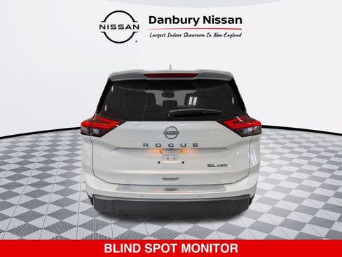 Certified 2025 Nissan Rogue SL w/ SL Premium Package AWD/4WD image 5