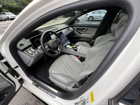 Used 2022 Mercedes-Benz S 580 4MATIC Sedan w/ AMG Line Package image 8