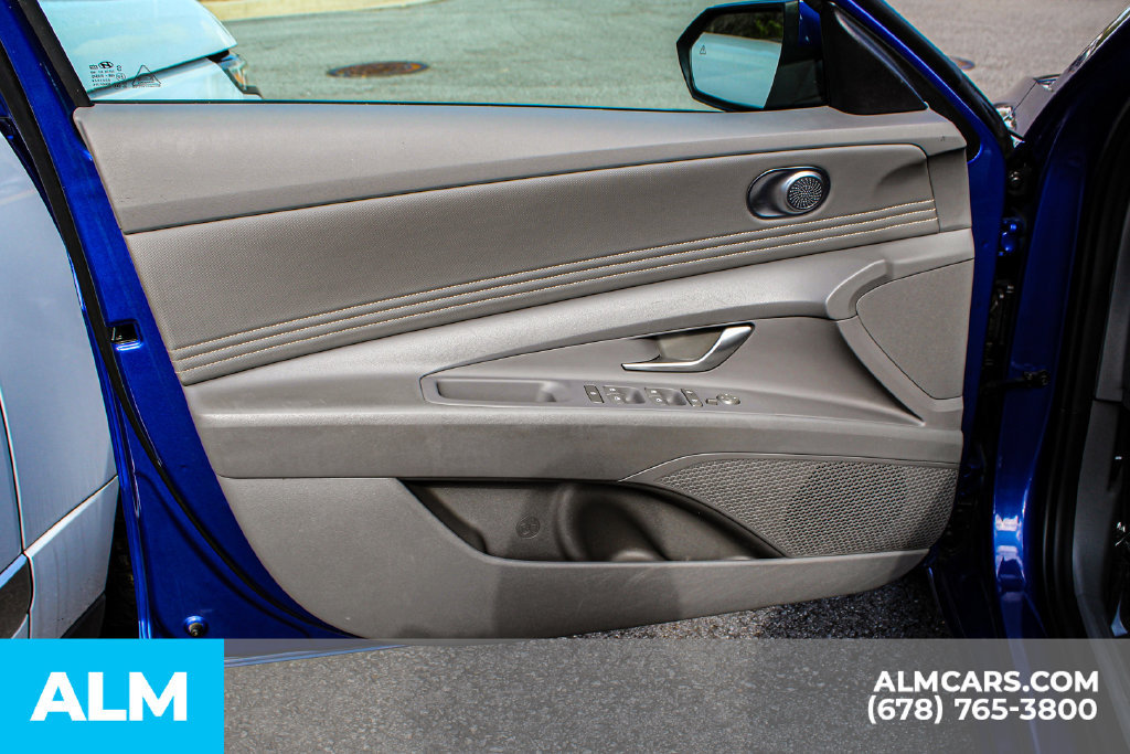 Used 2025 Hyundai Elantra SEL FWD image 36