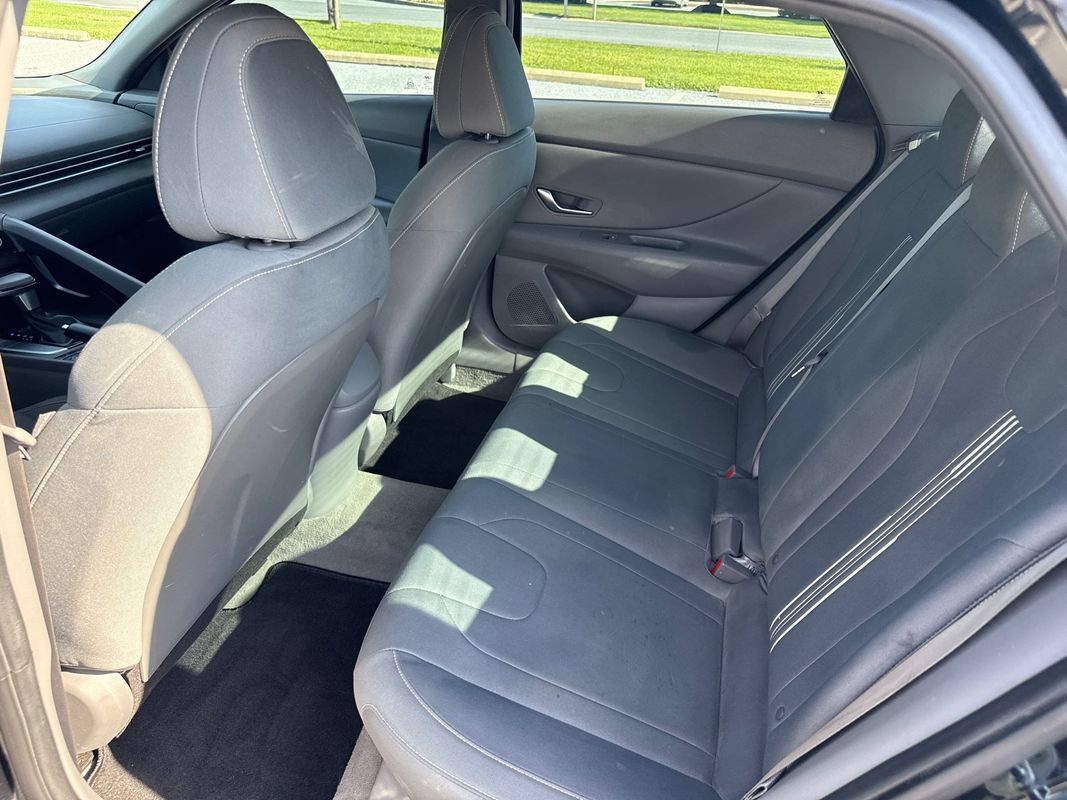 Used 2022 Hyundai Elantra SEL FWD image 11