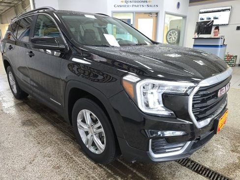 Used 2022 GMC Terrain SLE w/ Driver Convenience Package AWD/4WD image 3