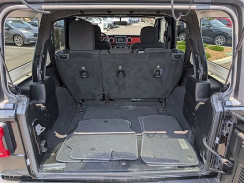 Used 2018 Jeep Wrangler Unlimited Rubicon w/ Steel Bumper Group image 13