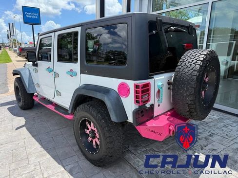 Used 2015 Jeep Wrangler Unlimited Rubicon w/ Connectivity Group AWD/4WD image 2