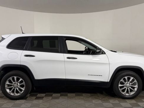 Used 2019 Jeep Cherokee Sport w/ Cold Weather Group AWD/4WD image 9