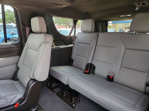 Used 2021 GMC Yukon XL SLT w/ SLT Premium Package AWD/4WD image 10