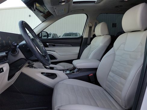 Used 2024 Kia Telluride SX Prestige w/ Towing Package image 19