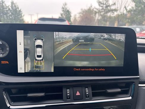 Certified 2025 Lexus ES 300h w/ Luxury Package image 22