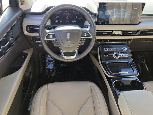 Used 2021 Lincoln Nautilus FWD image 11