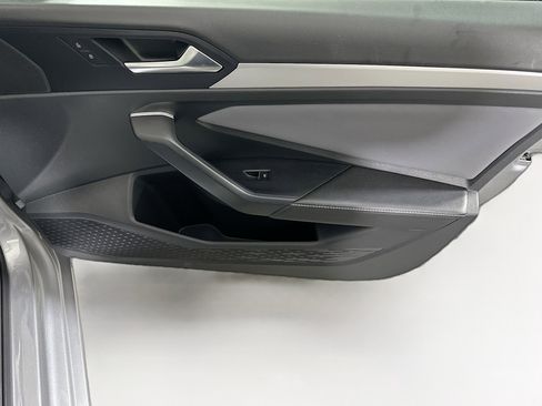 Used 2025 Volkswagen Jetta SE image 31