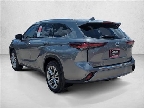 New 2026 Toyota Highlander Platinum AWD/4WD image 7
