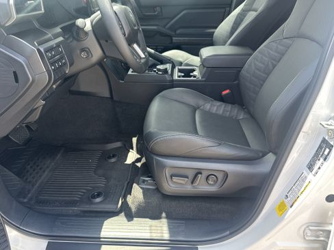 Used 2025 Toyota 4Runner TRD Off-Road Premium AWD/4WD image 9