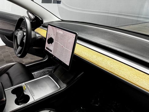 Used 2021 Tesla Model 3 Standard Range Plus image 49