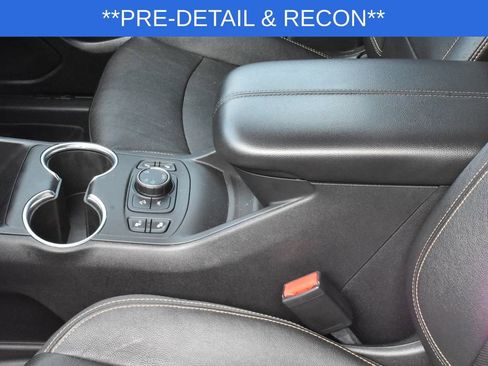 Used 2021 GMC Terrain SLT w/ Infotainment Package II image 15