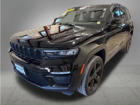 Used 2023 Jeep Grand Cherokee Limited w/ Black Appearance Package AWD/4WD image 1