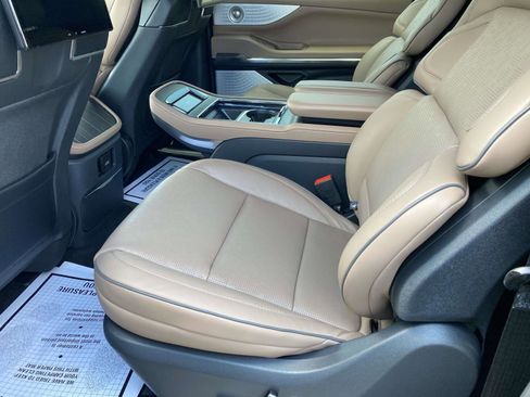 New 2025 Lincoln Navigator L Black Label image 16