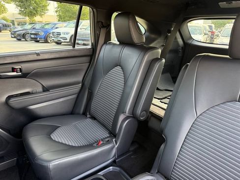Used 2023 Toyota Highlander XSE FWD image 33