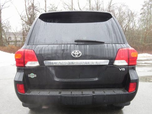Used 2014 Toyota Land Cruiser image 6