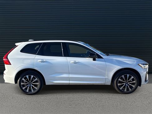 Certified 2025 Volvo XC60 B5 Plus image 4