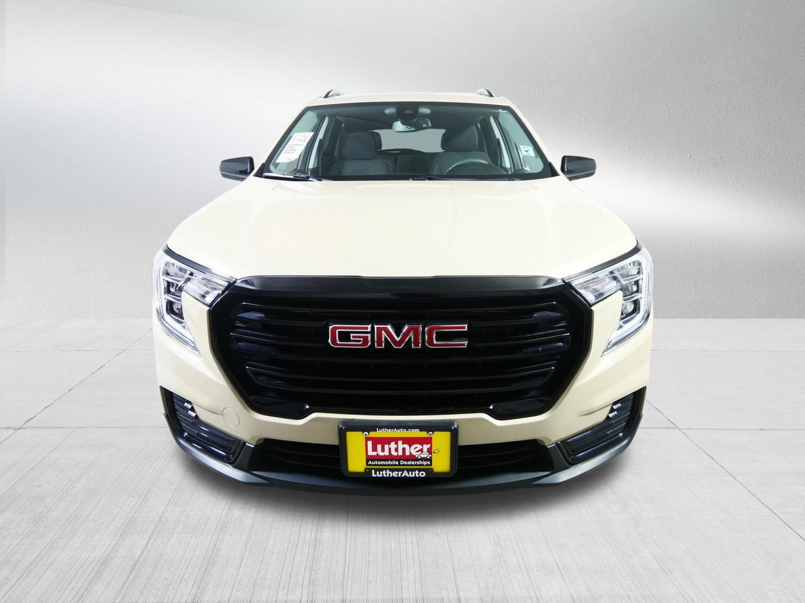 Used 2023 GMC Terrain SLE w/ Driver Convenience Package AWD/4WD image 2